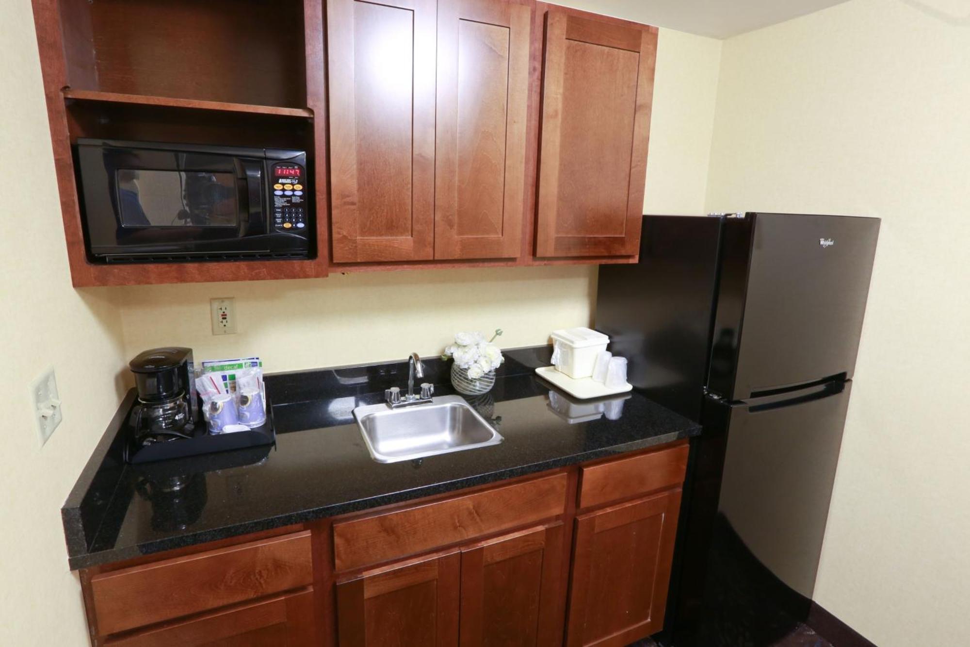 Holiday Inn Express Hotel & Suites West Chester, An Ihg Hotel Concordville Bagian luar foto